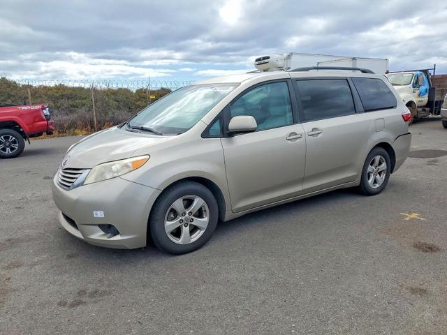 2016 TOYOTA SIENNA LE