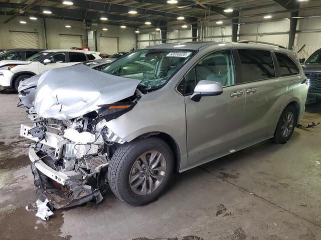 2021 TOYOTA SIENNA XLE  