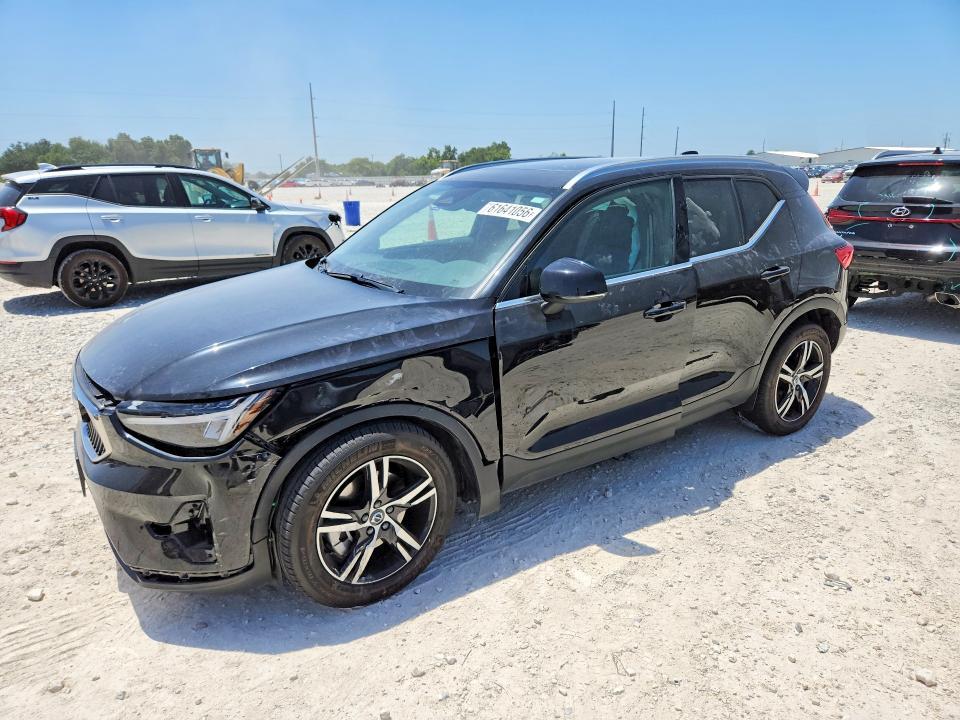 2025 VOLVO XC40   