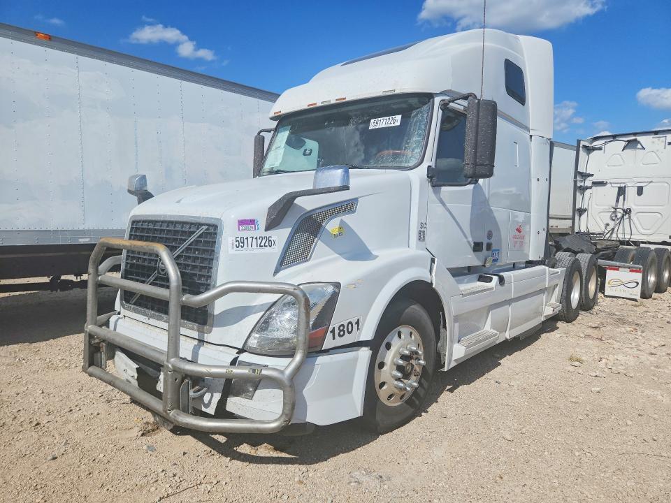 2018 VOLVO VNL SEMI TRUCK