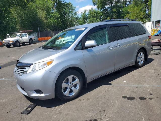 2017 TOYOTA SIENNA LE  