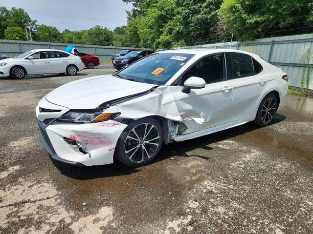 2019 TOYOTA CAMRY SE  