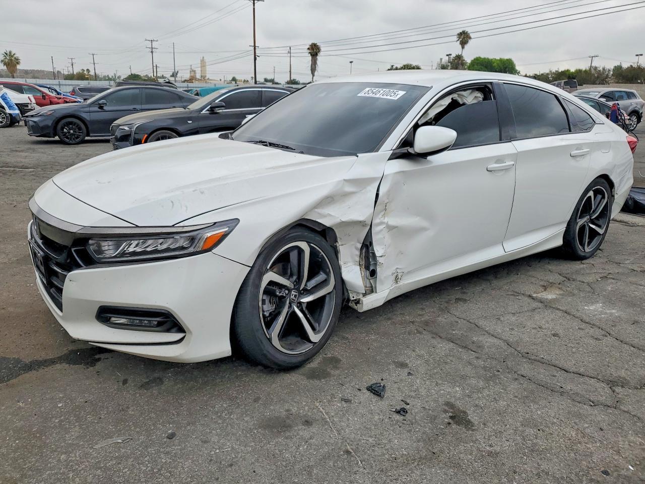 Vue de 2020 HONDA ACCORD SPORT, angle 1