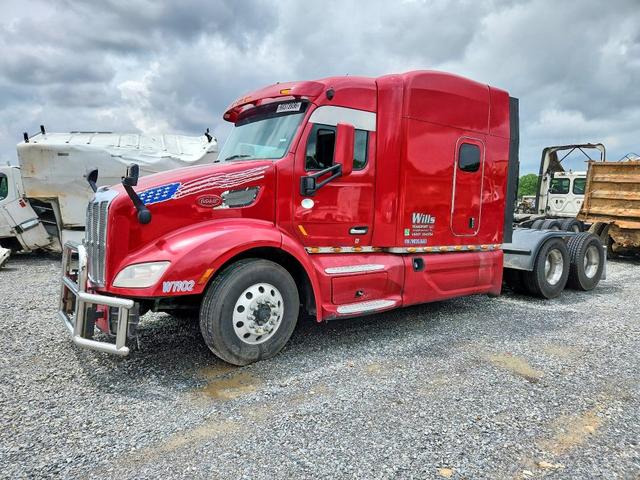 2017 PETERBILT 579 SEMI TRUCK