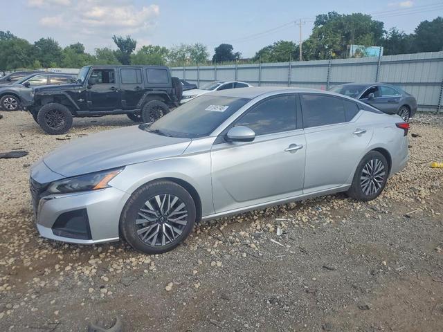2023 NISSAN ALTIMA SV  