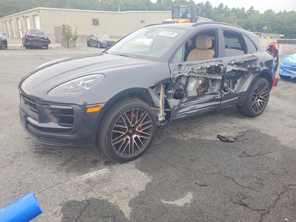 2024 PORSCHE MACAN S  