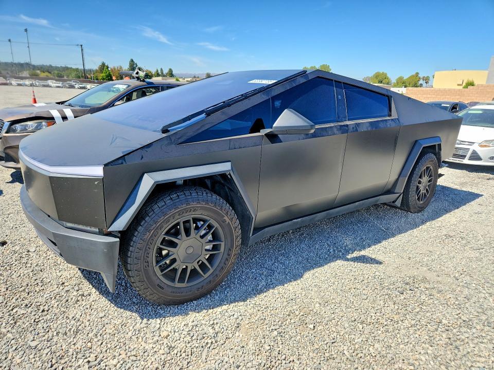 2024 TESLA CYBERTRUCK   