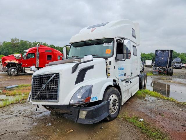2012 VOLVO VNL SEMI TRUCK