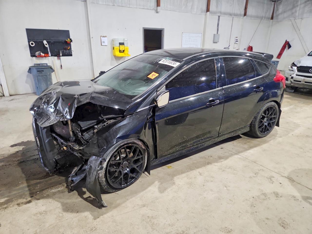Вид 2013 FORD FOCUS ST, угол 1