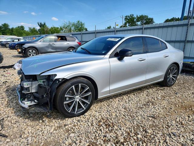 2022 VOLVO S60 B5 MOMENTUM  