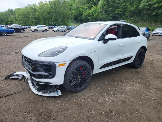 2025 PORSCHE MACAN GTS  