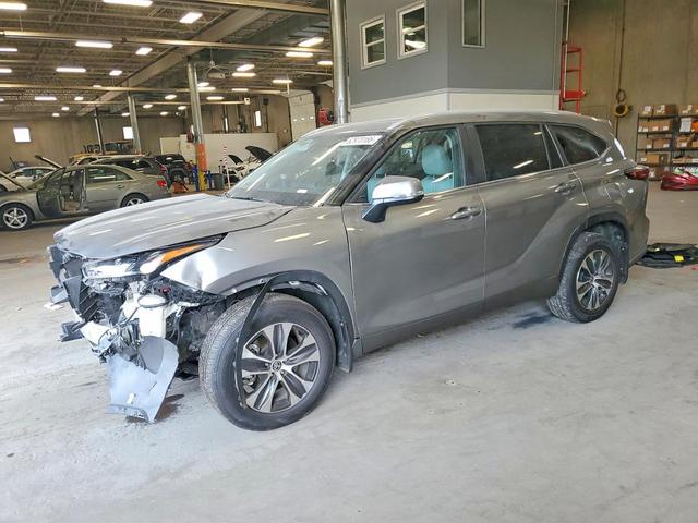 2025 TOYOTA HIGHLANDER XLE  