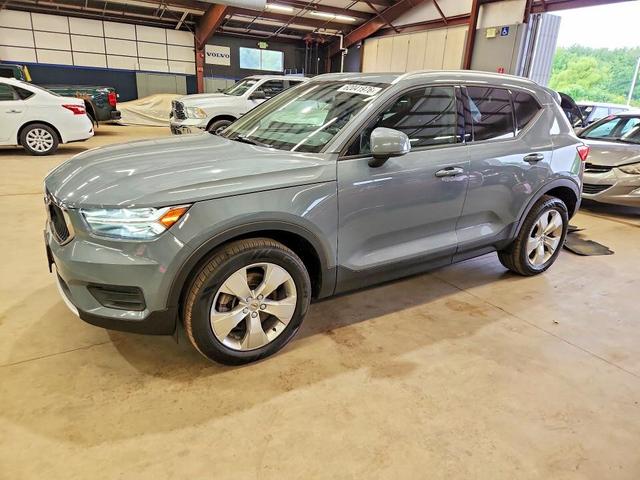 2020 VOLVO XC40 T5 MOMENTUM  
