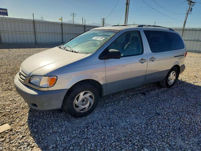2001 TOYOTA SIENNA LE  