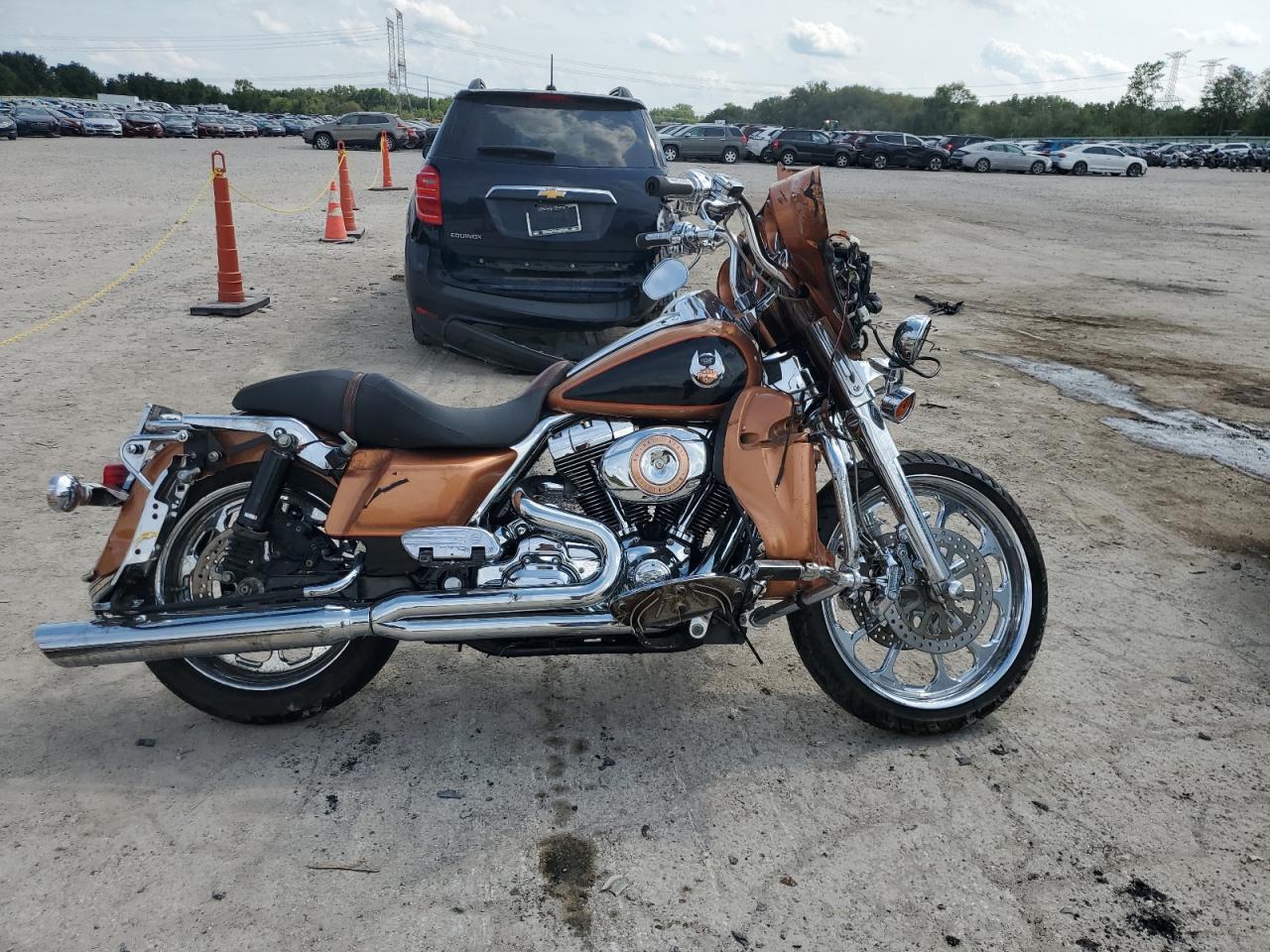 Vista de 2008 HARLEY-DAVIDSON FLHTCUI 105TH ANNIVERSARY EDITION, ángulo 1