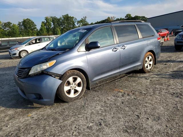 2013 TOYOTA SIENNA LE  