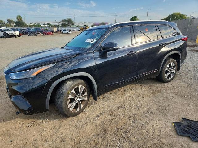 2022 TOYOTA HIGHLANDER XLE  