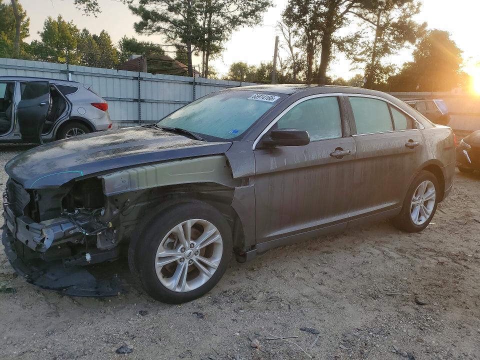 2018 FORD TAURUS SE  