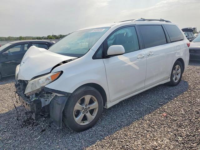 2018 TOYOTA SIENNA LE  