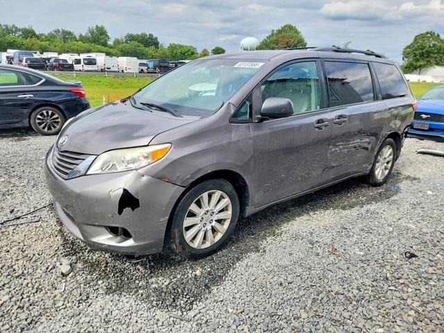 2015 TOYOTA SIENNA LE  