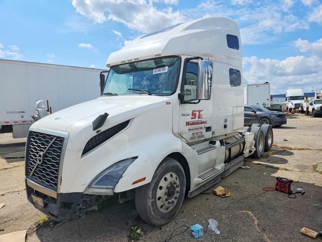2020 VOLVO VNL SEMI TRUCK