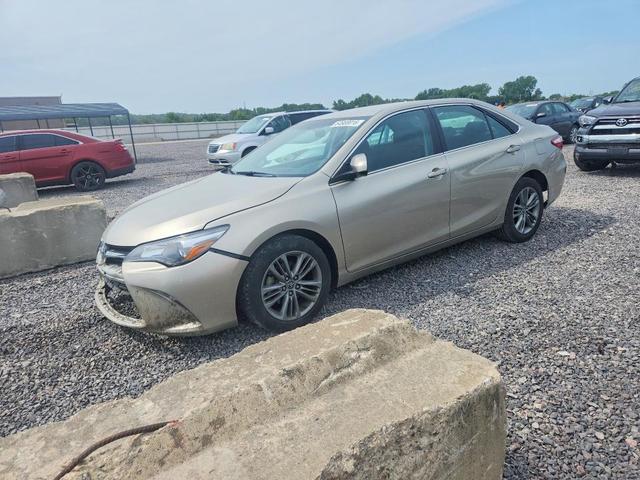 2015 TOYOTA CAMRY SE  