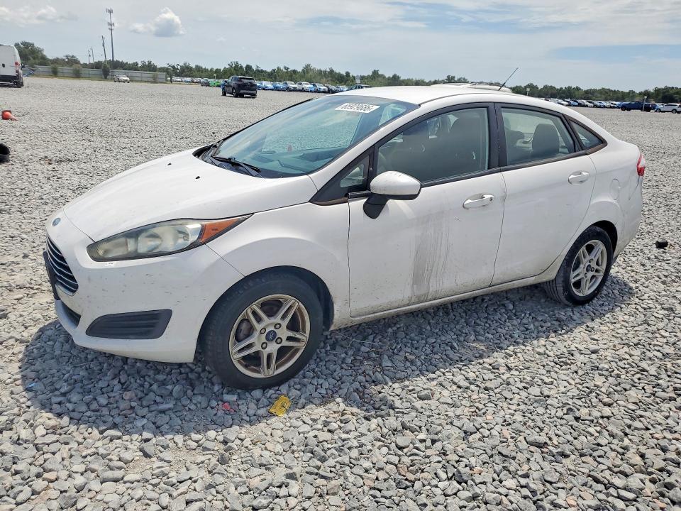 2017 FORD FIESTA SE  