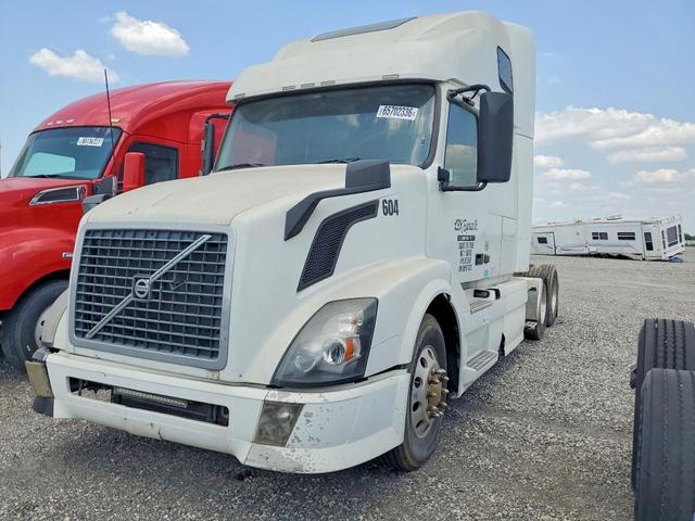 2013 VOLVO VNL SEMI TRUCK