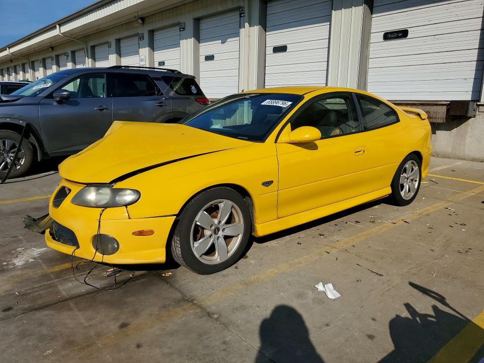 2004 PONTIAC GTO   