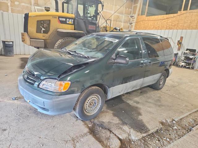 2002 TOYOTA SIENNA LE  