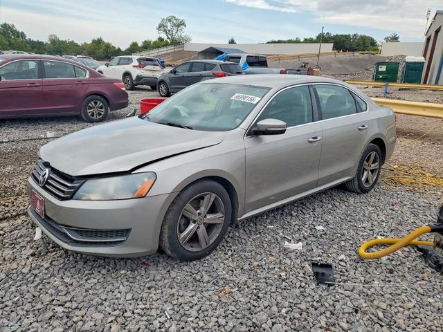 2013 VOLKSWAGEN PASSAT SE  