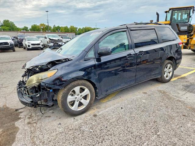 2014 TOYOTA SIENNA LE  