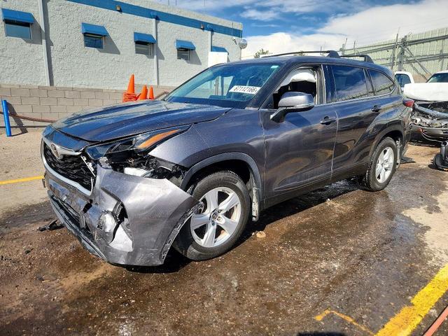 2022 TOYOTA HIGHLANDER LE  