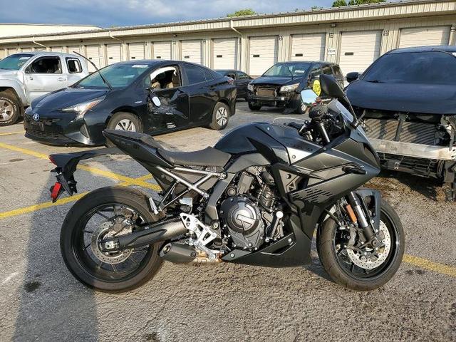 2025 SUZUKI GSX800 F  
