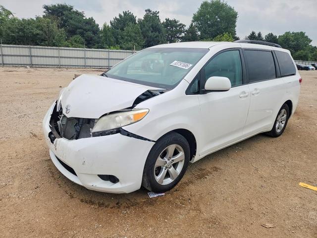 2013 TOYOTA SIENNA LE  