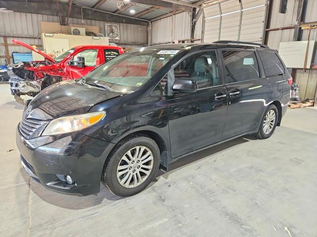 2015 TOYOTA SIENNA XLE 8-PASSENGER  