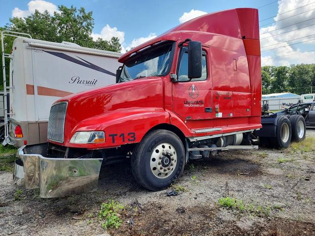 2000 VOLVO VNL SEMI TRUCK