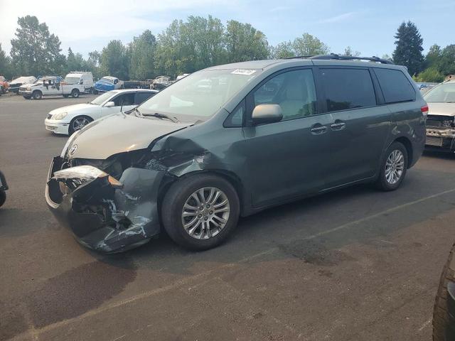 2013 TOYOTA SIENNA XLE 8-PASSENGER  