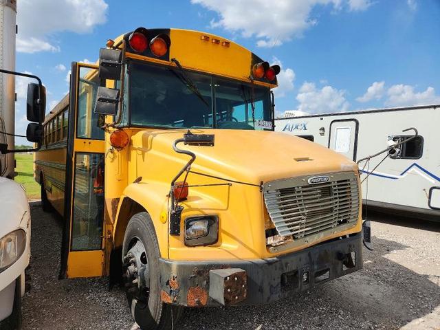 2001 FREIGHTLINER CHASSIS FS65  
