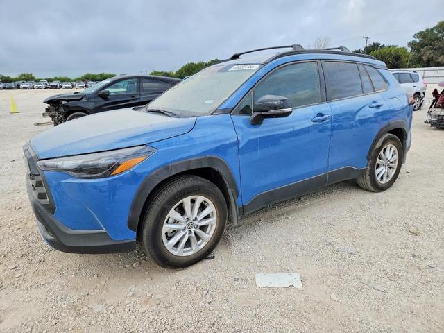 2026 TOYOTA COROLLA CROSS LE  