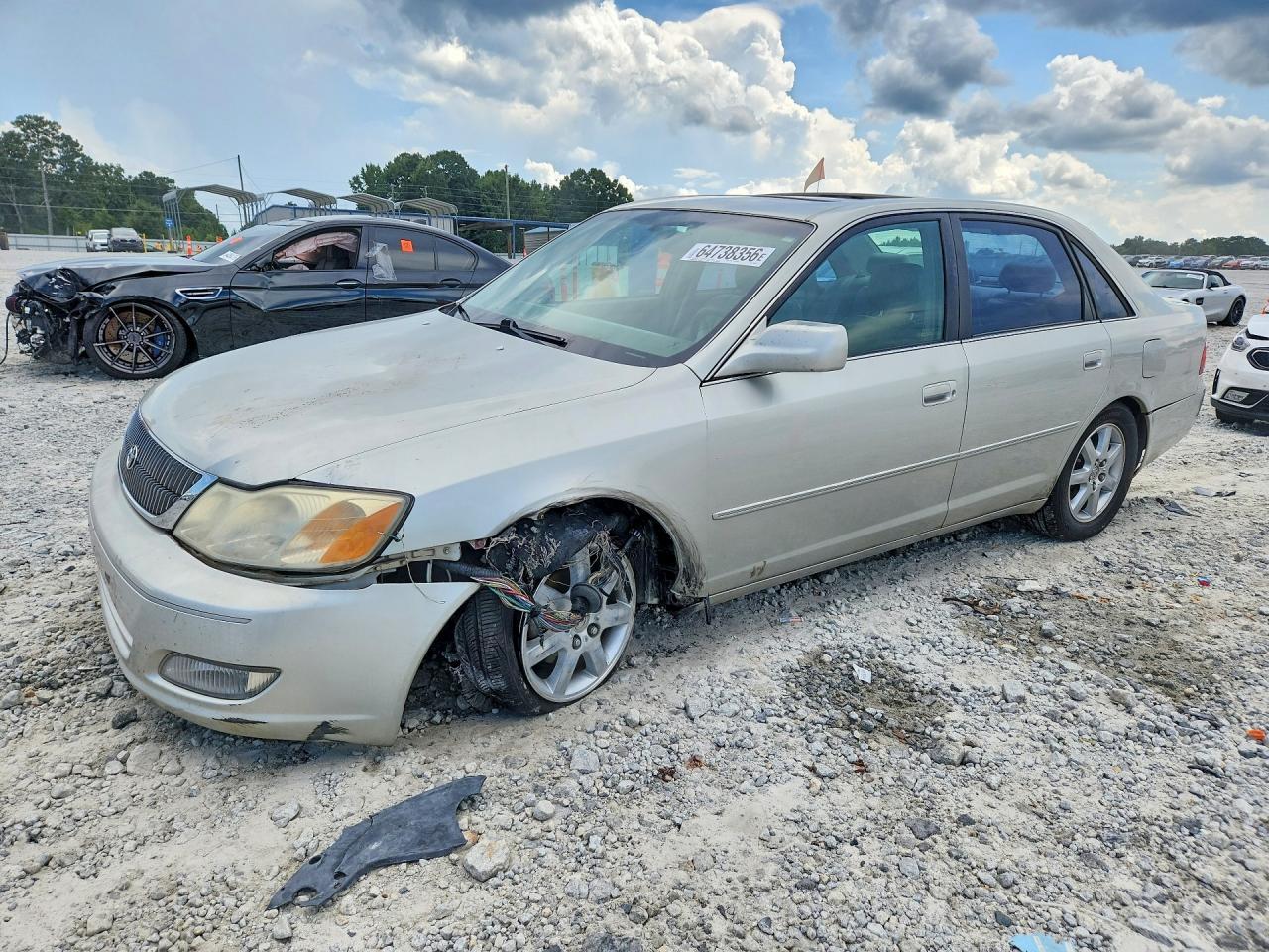 Vue de 2000 TOYOTA AVALON XLS, angle 1