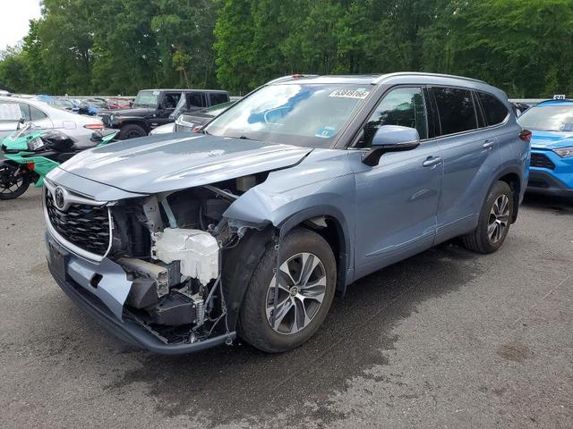 2021 TOYOTA HIGHLANDER XLE  