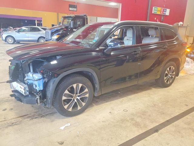 2021 TOYOTA HIGHLANDER XLE  