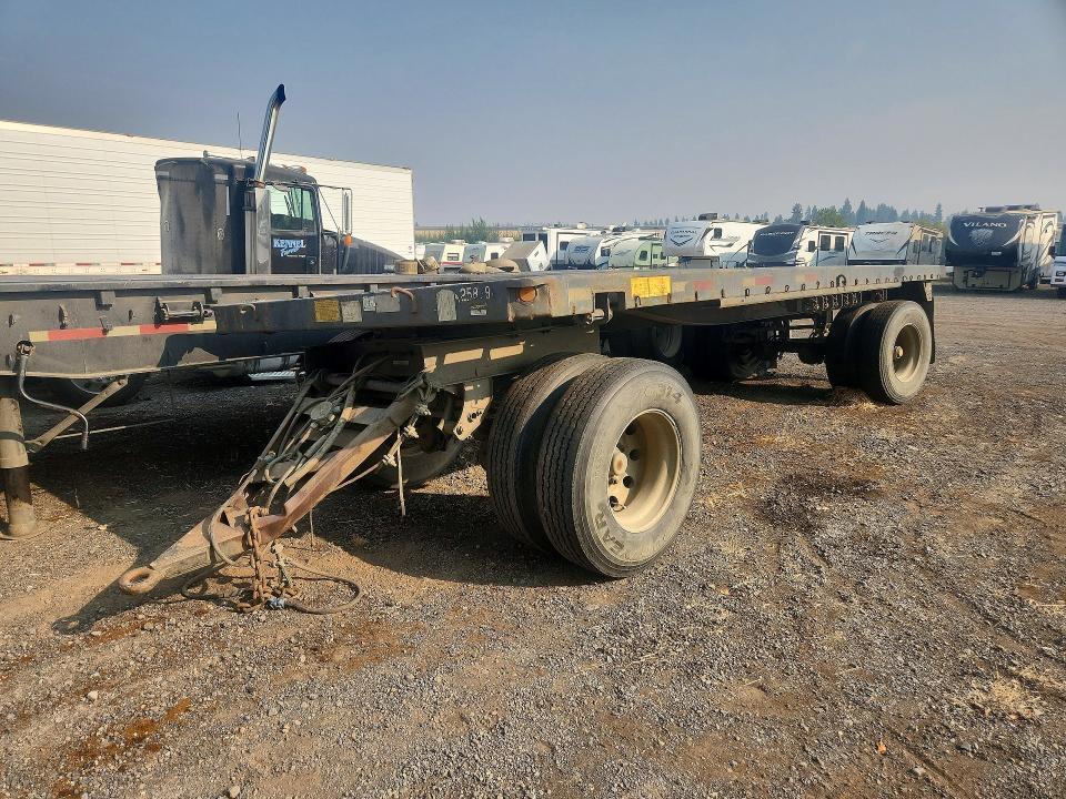 1983 UTILITY FF2C FLATBED TRAILER