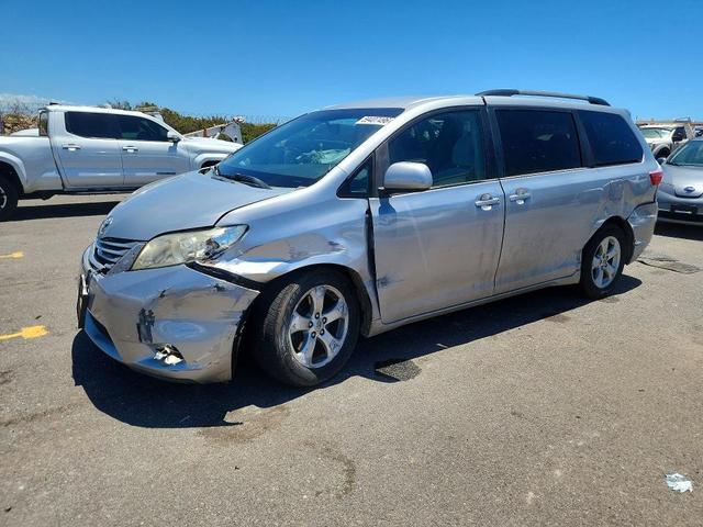 2015 TOYOTA SIENNA LE  