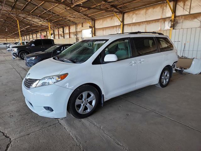2014 TOYOTA SIENNA LE  