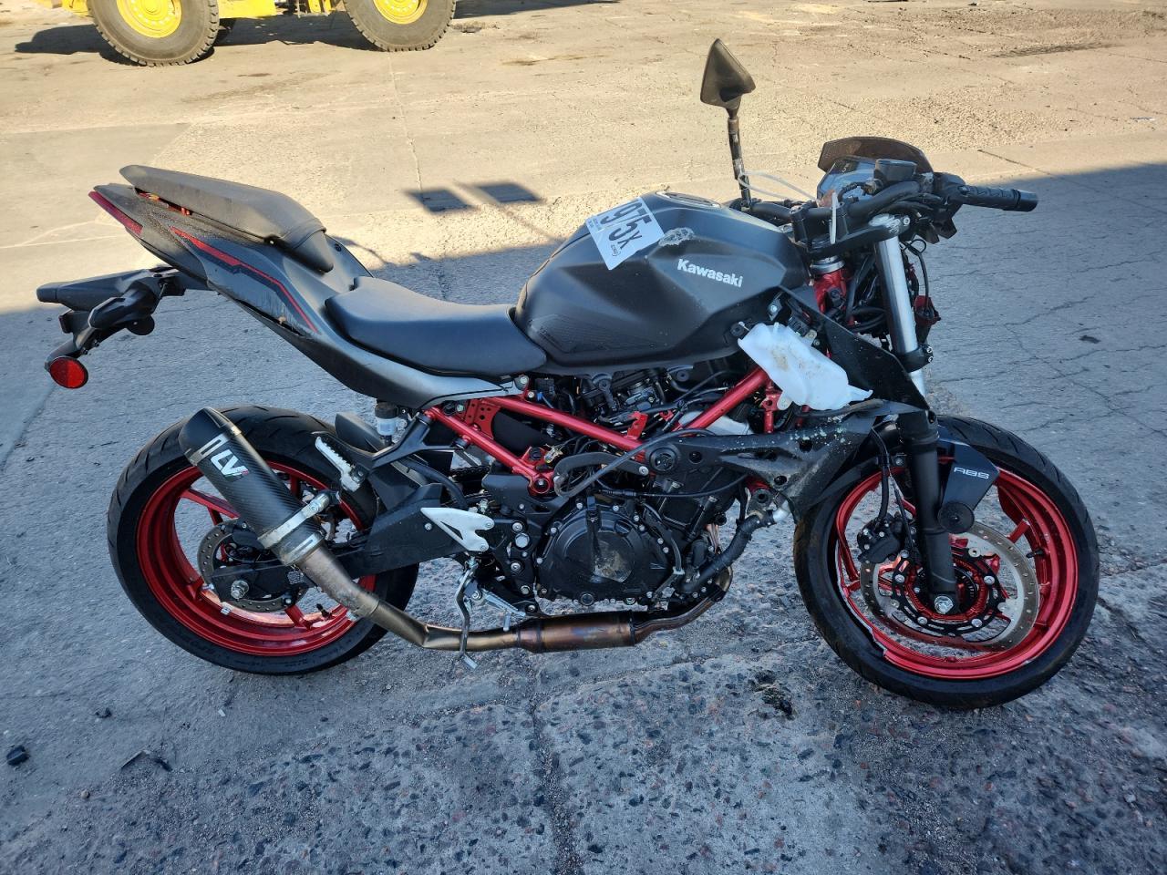 Vista de 2025 KAWASAKI ER500, ángulo 1