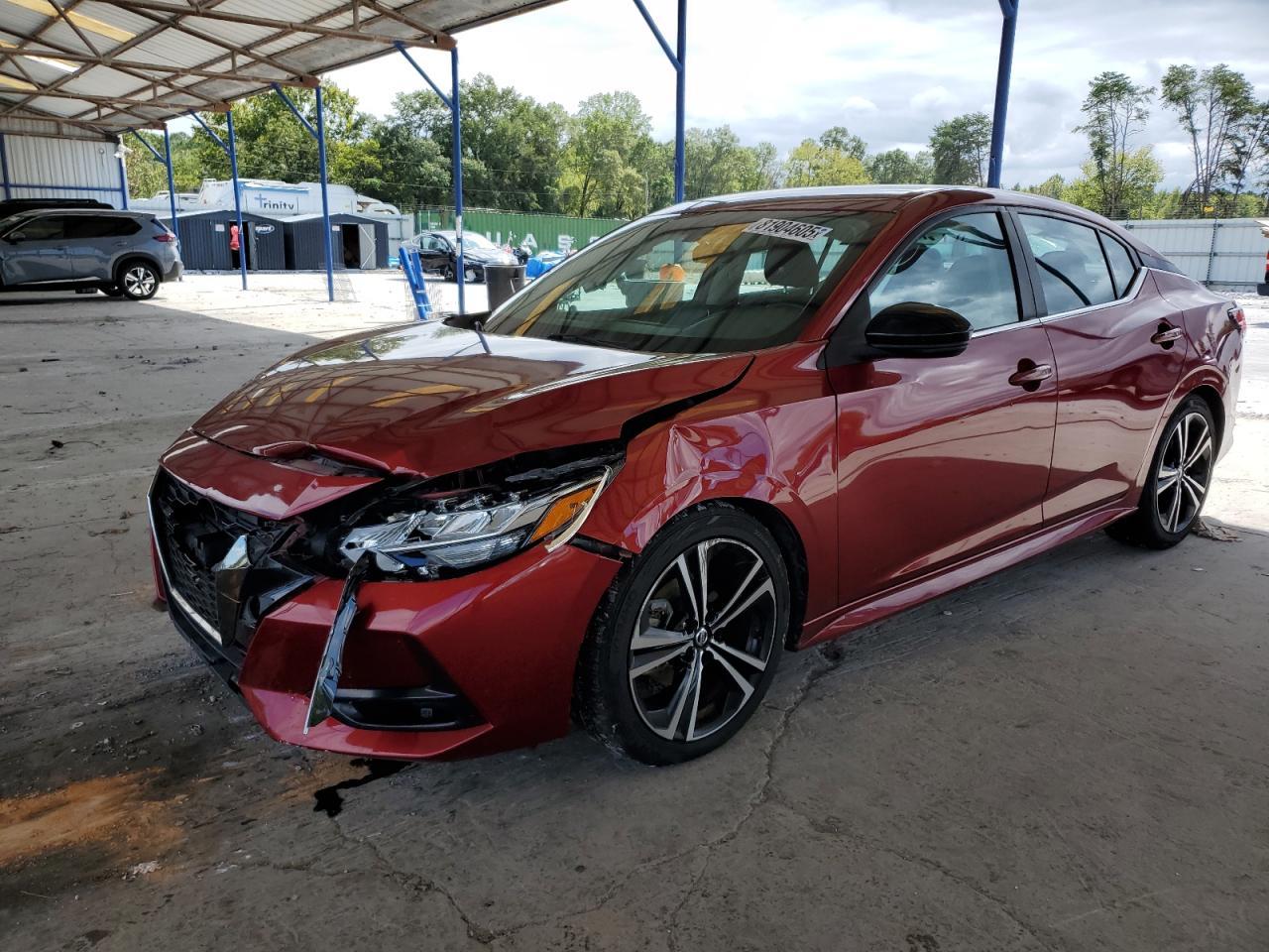 Вид 2021 NISSAN SENTRA SR, угол 1