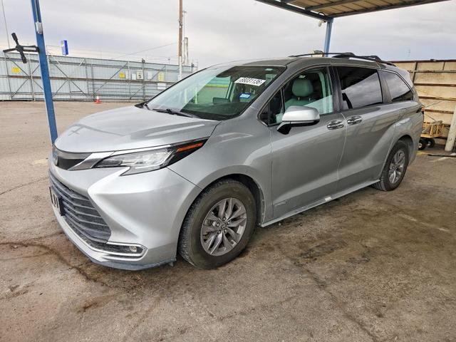 2021 TOYOTA SIENNA XLE  