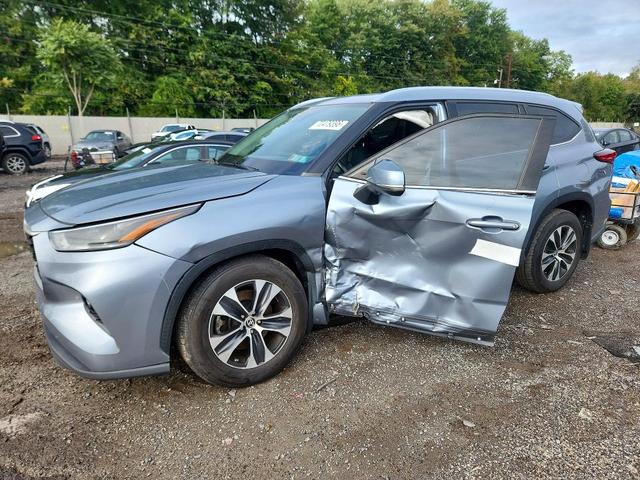2021 TOYOTA HIGHLANDER XLE  